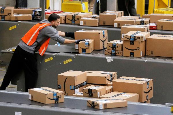 Работники склада Amazon в Великобритании устроили забастовку из-за зарплаты Работники склада Amazon в Великобритании устроили забастовку из-за зарплаты